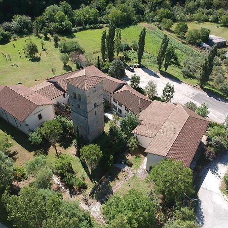 Abbazia Ss. Quirico E Giulitta Hotel Micigliano Bagian luar foto