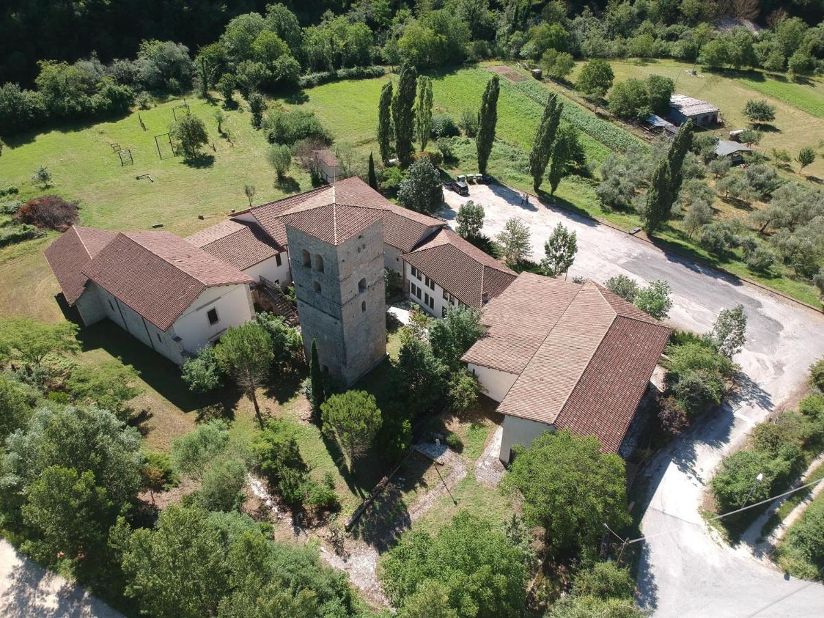 Abbazia Ss. Quirico E Giulitta Hotel Micigliano Bagian luar foto
