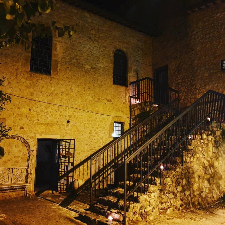 Abbazia Ss. Quirico E Giulitta Hotel Micigliano Bagian luar foto
