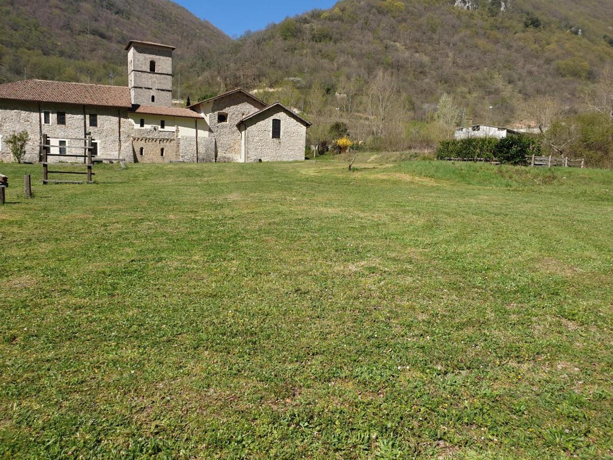 Abbazia Ss. Quirico E Giulitta Hotel Micigliano Bagian luar foto