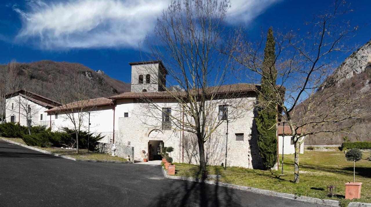 Abbazia Ss. Quirico E Giulitta Hotel Micigliano Bagian luar foto