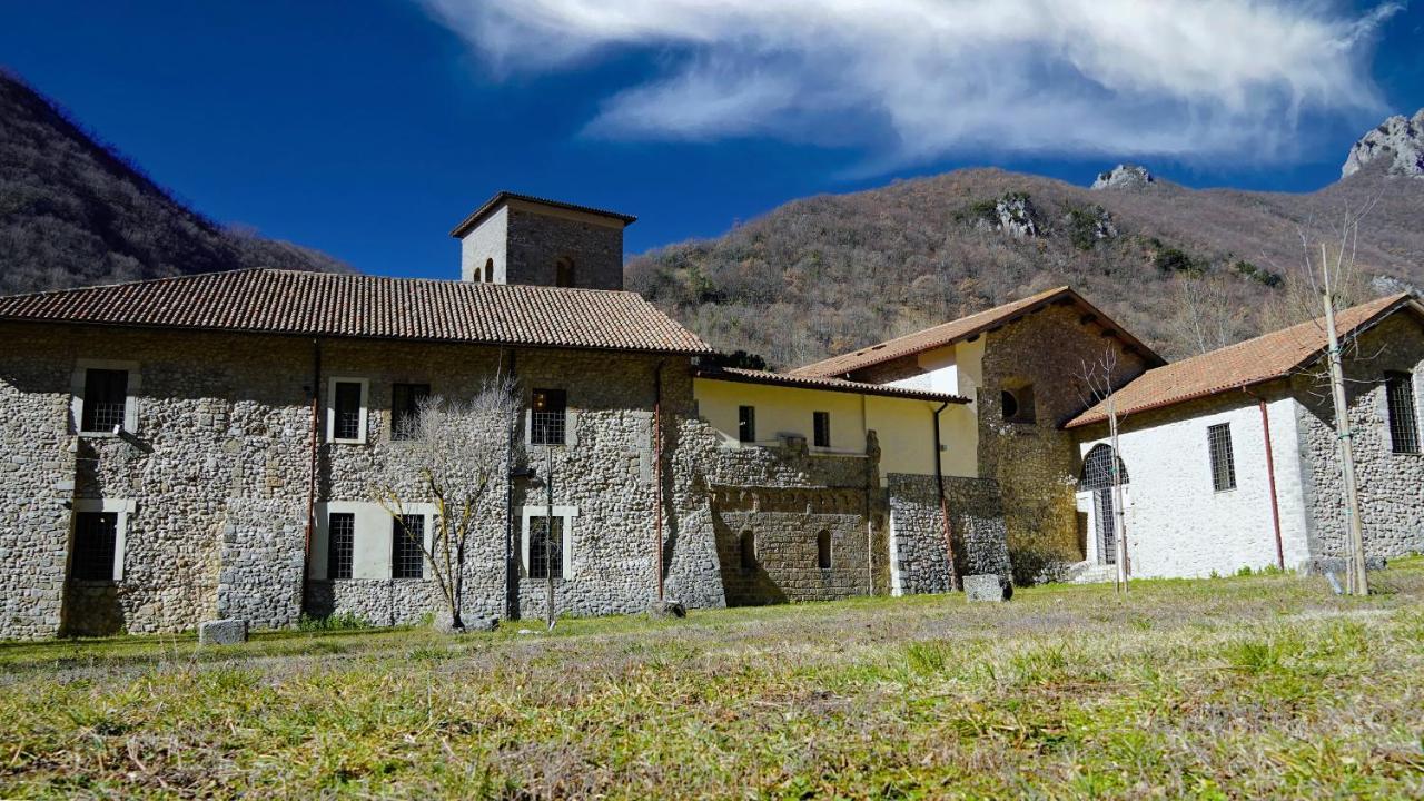 Abbazia Ss. Quirico E Giulitta Hotel Micigliano Bagian luar foto