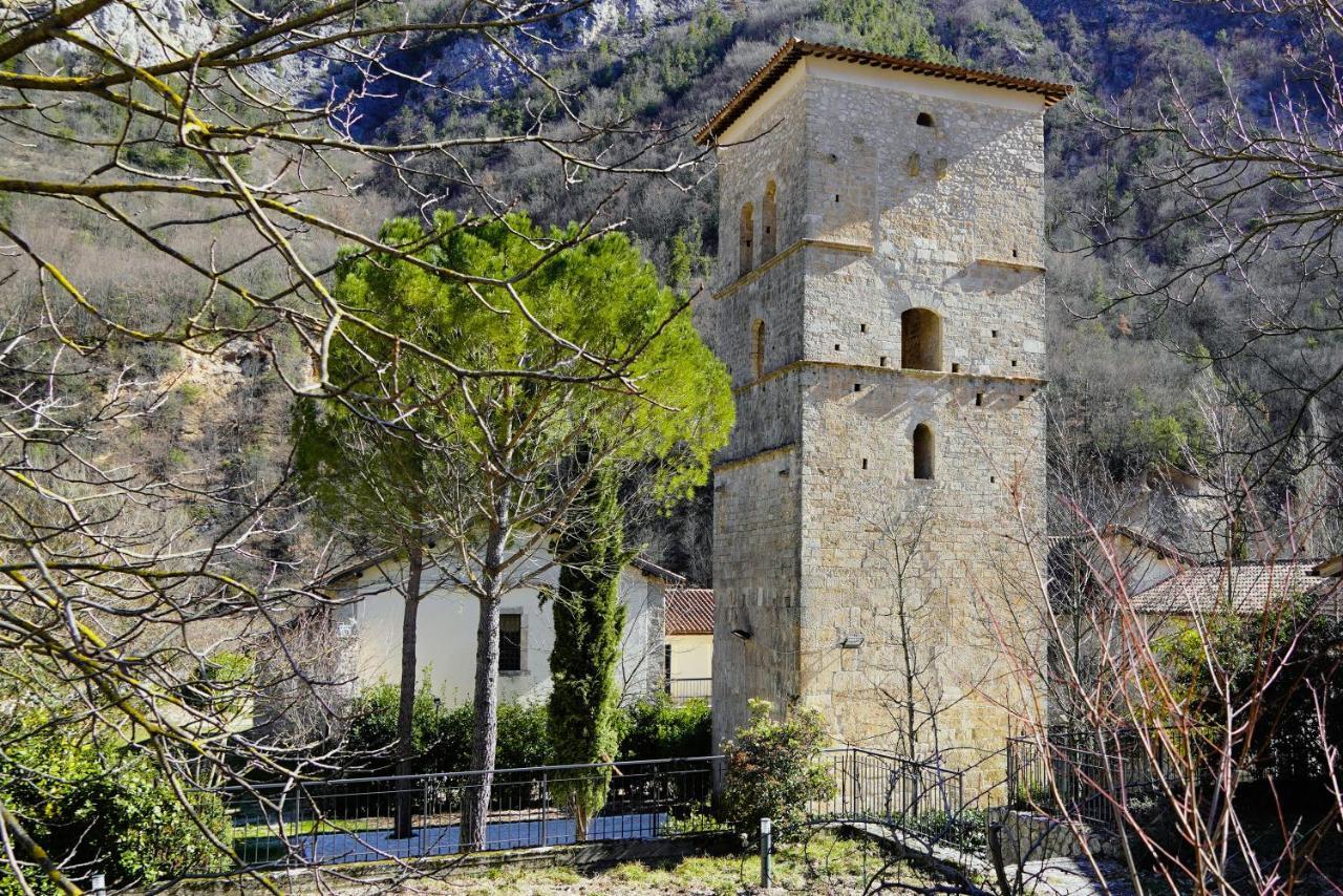 Abbazia Ss. Quirico E Giulitta Hotel Micigliano Bagian luar foto