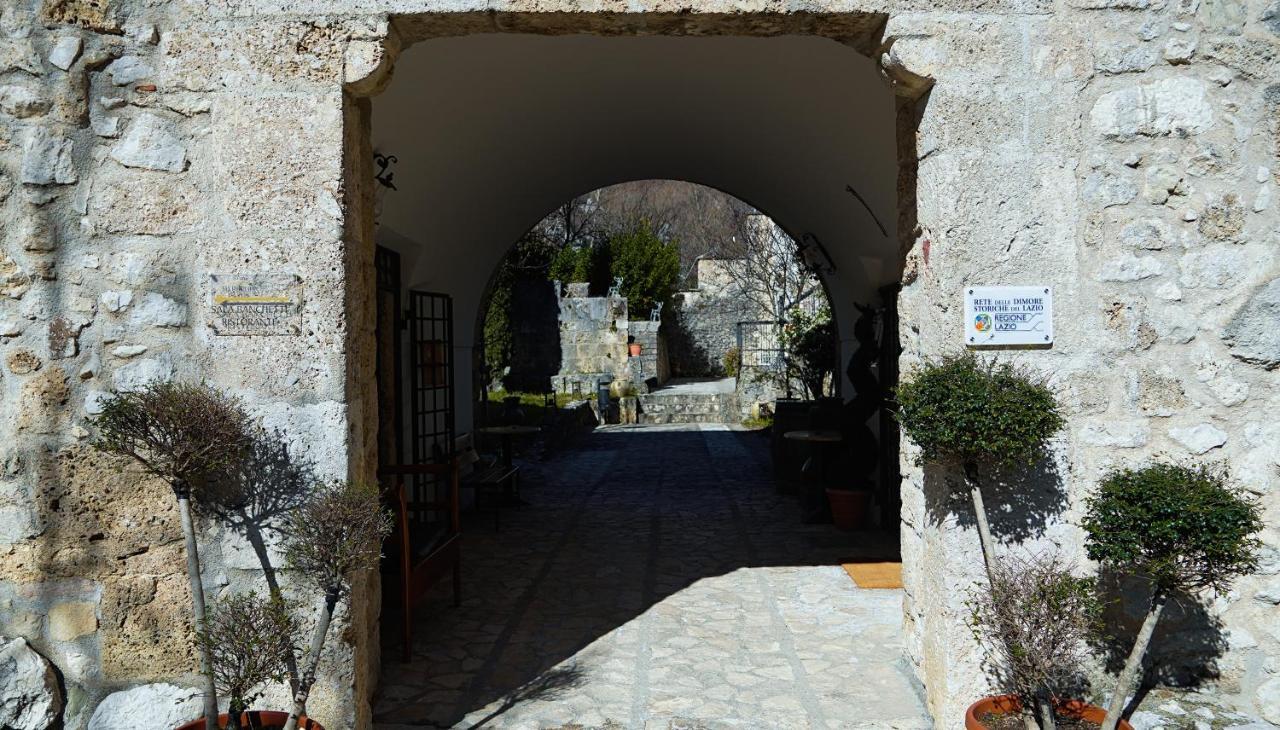 Abbazia Ss. Quirico E Giulitta Hotel Micigliano Bagian luar foto