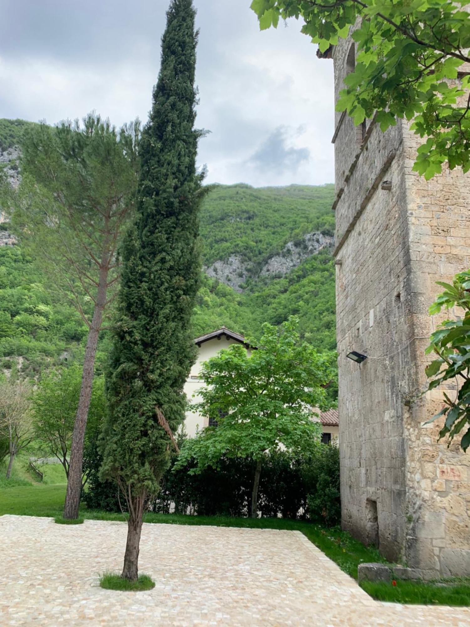 Abbazia Ss. Quirico E Giulitta Hotel Micigliano Bagian luar foto